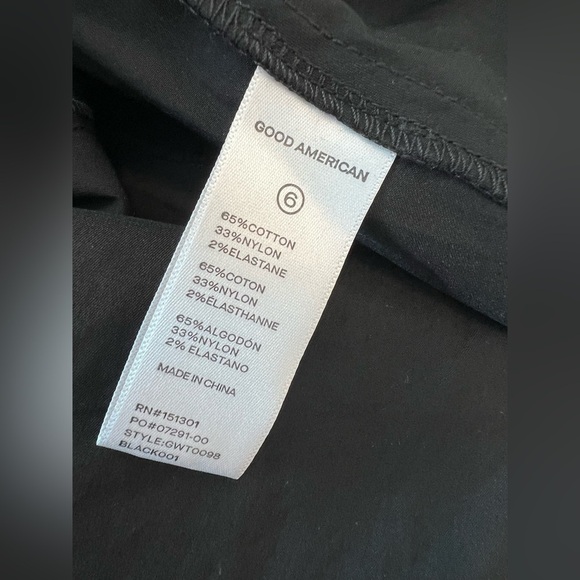 GOOD AMERICAN Darted Stretch Poplin Button-up Shirt In Black - Picture 12 of 16